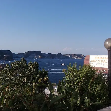 Adele Semesteranläggning (resort) Ponza